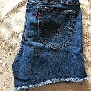 Levi’s denim shorts.